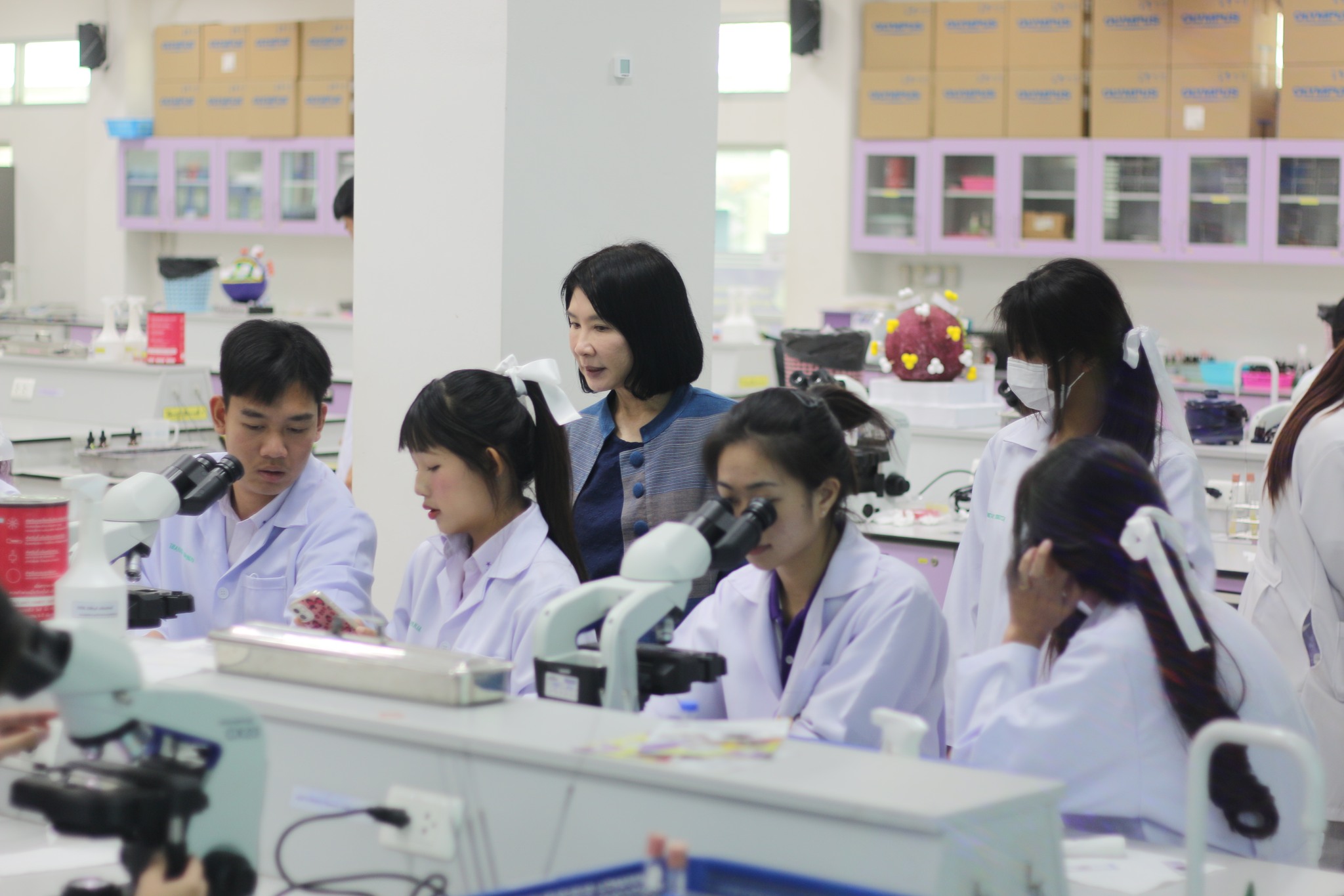 คณะวิทยาศาสตร์การแพทย์เปิดบ้านต้อนรับนักเรียนและคณะครูจากโรงเรียนแม่ใจวิทยาคม เพื่อฝึกปฏิบัติการทางด้านวิทยาศาสตร์การแพทย์ให้แก่นักเรียนชั้นมัธยมศึกษ